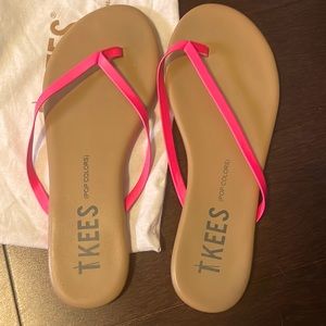 Like New! TKEES Leather Flip Flops